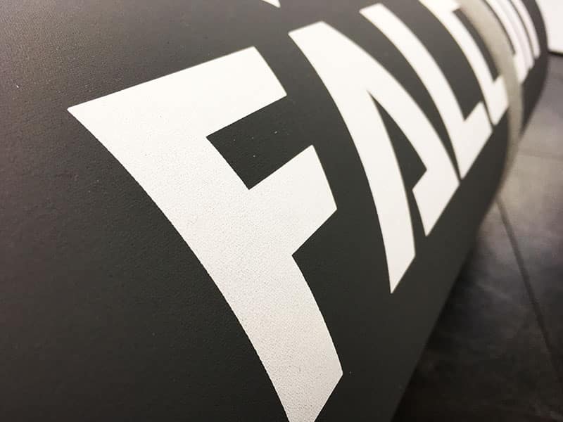 Fitnessmatte kaufen Test Pallid Falcon Impact Logo seitlich