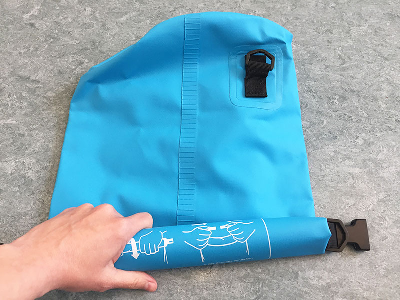 Dry Bag Test einrollen