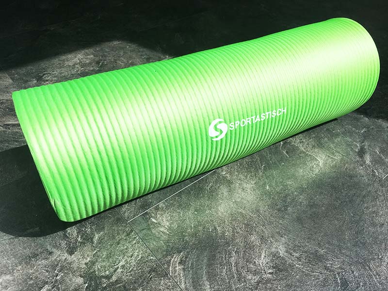 Yoga Matte Test Gym Mat Pro Sportastisch eingerollt